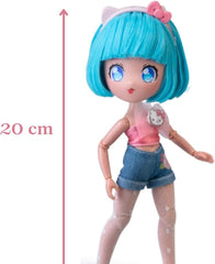 4SF -  Pretty Pink Scooter, Japanische Fashion Puppe mit Motorrad, Figur von 19,5 cm mit 15 Gelenkpunkten, Inklusive Helm und Tasche, Trägt EIN Top mit Mikroschorts, Famosa (HKTF3000)