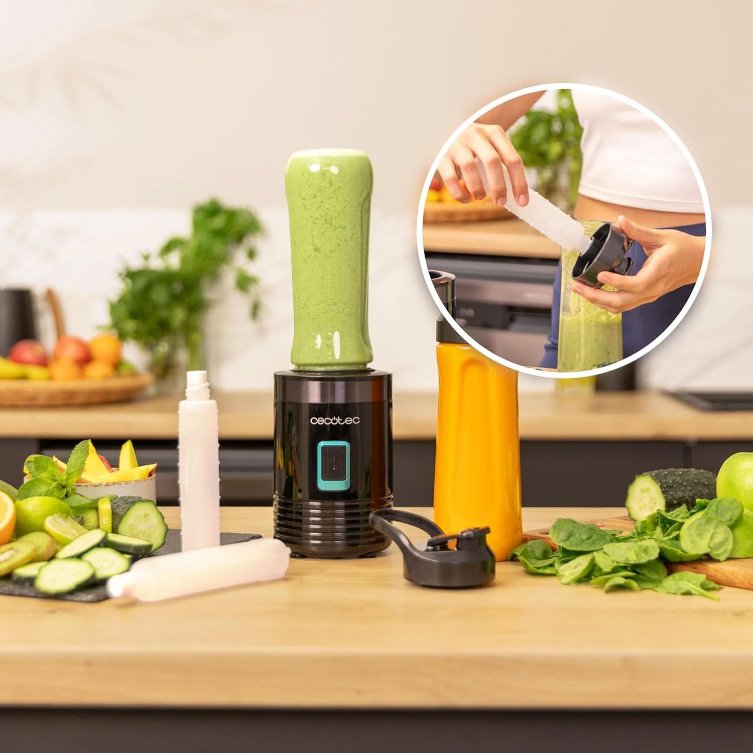 Cecotec Tragbarer Einzelstandmixer Power Titanium 300 Easygo. 350W, Zerkleinert Eis, 4 Klingen Mit Schwarzer Titanbeschichtung, Inklusive 2 Kühlröhren, 2 Tragbaren Bechern Und 2 Deckeln Mother and Child Naty Shop