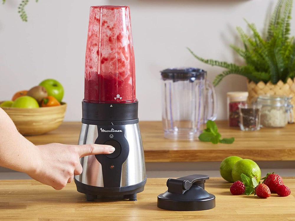 Blend&Go LM1B1D 300W Mixer, Smoothie-Mixer Mit 750 Ml Kunststoffkrug, Inclusive 750 Ml Tragbarer Flasche, 4 Abnehmbaren Klingen, Edelstahloberflächen Mutter und Kind Naty Shop