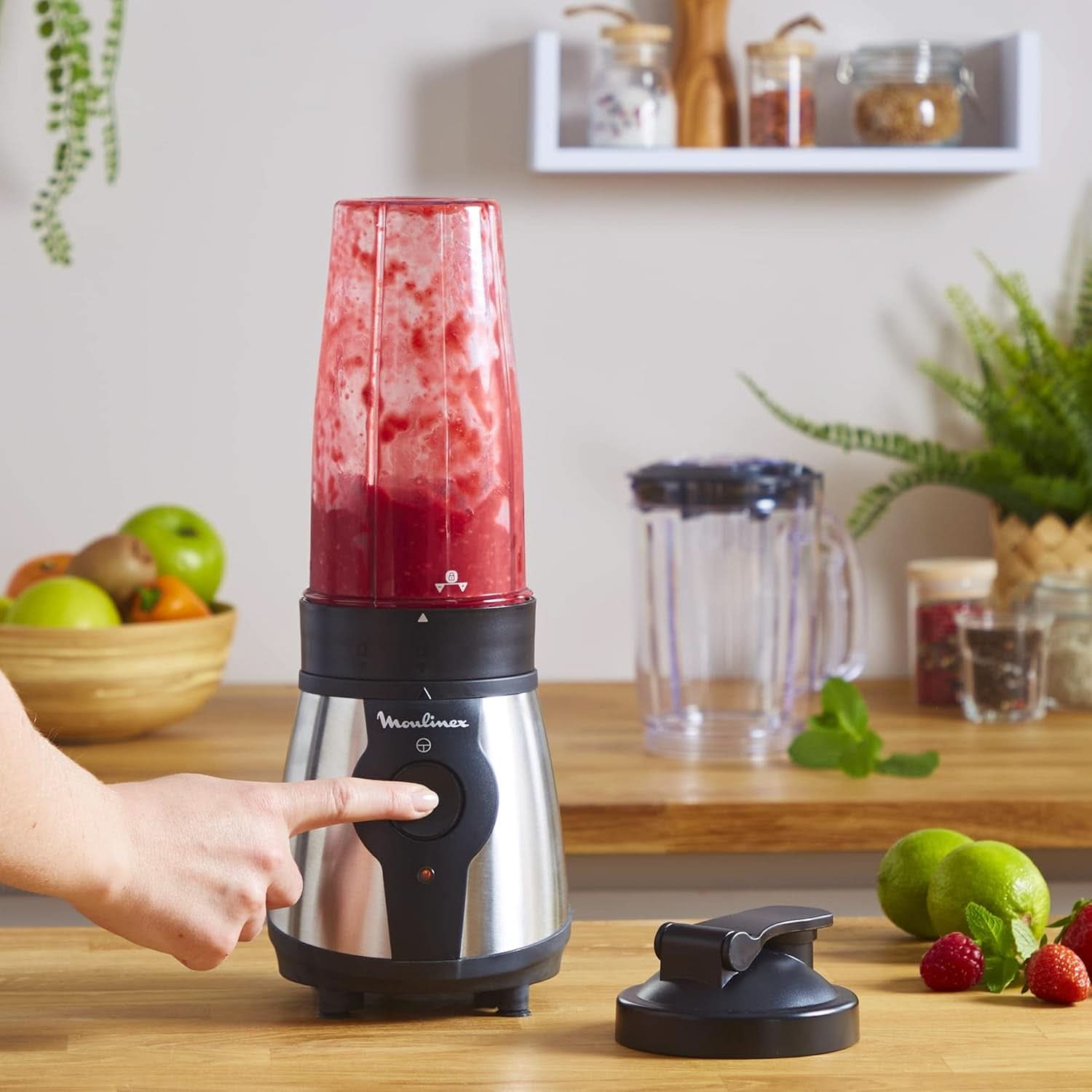 Blend&Go LM1B1D 300W Mixer, Smoothie-Mixer Mit 750 Ml Kunststoffkrug, Inclusive 750 Ml Tragbarer Flasche, 4 Abnehmbaren Klingen, Edelstahloberflächen Mutter und Kind Naty Shop