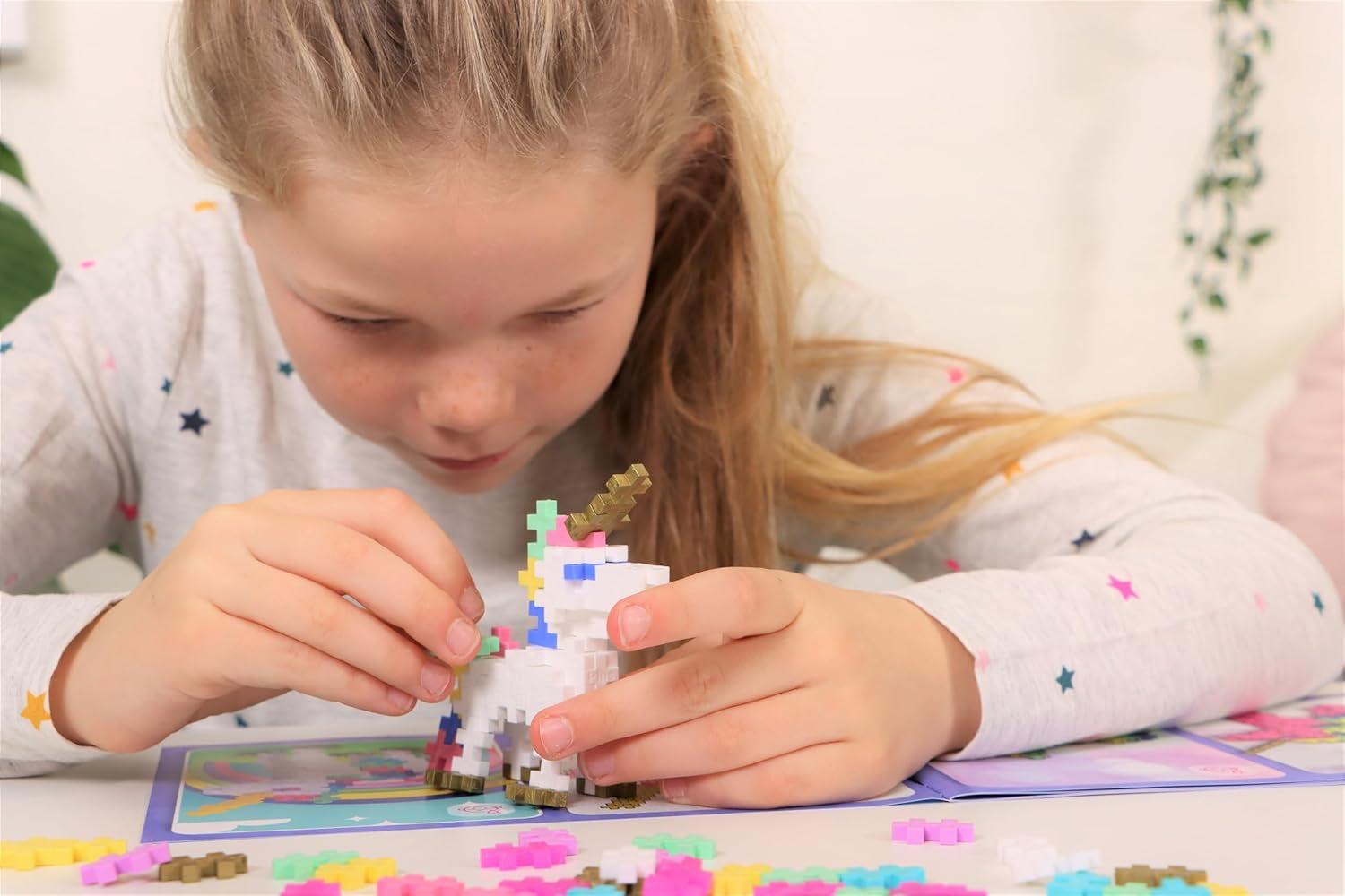 Plus-Plus 3908 Geniales Konstruktionsspielzeug, Learn to Build, Einhörner, Kreativ-Bausteine, 275 Teile