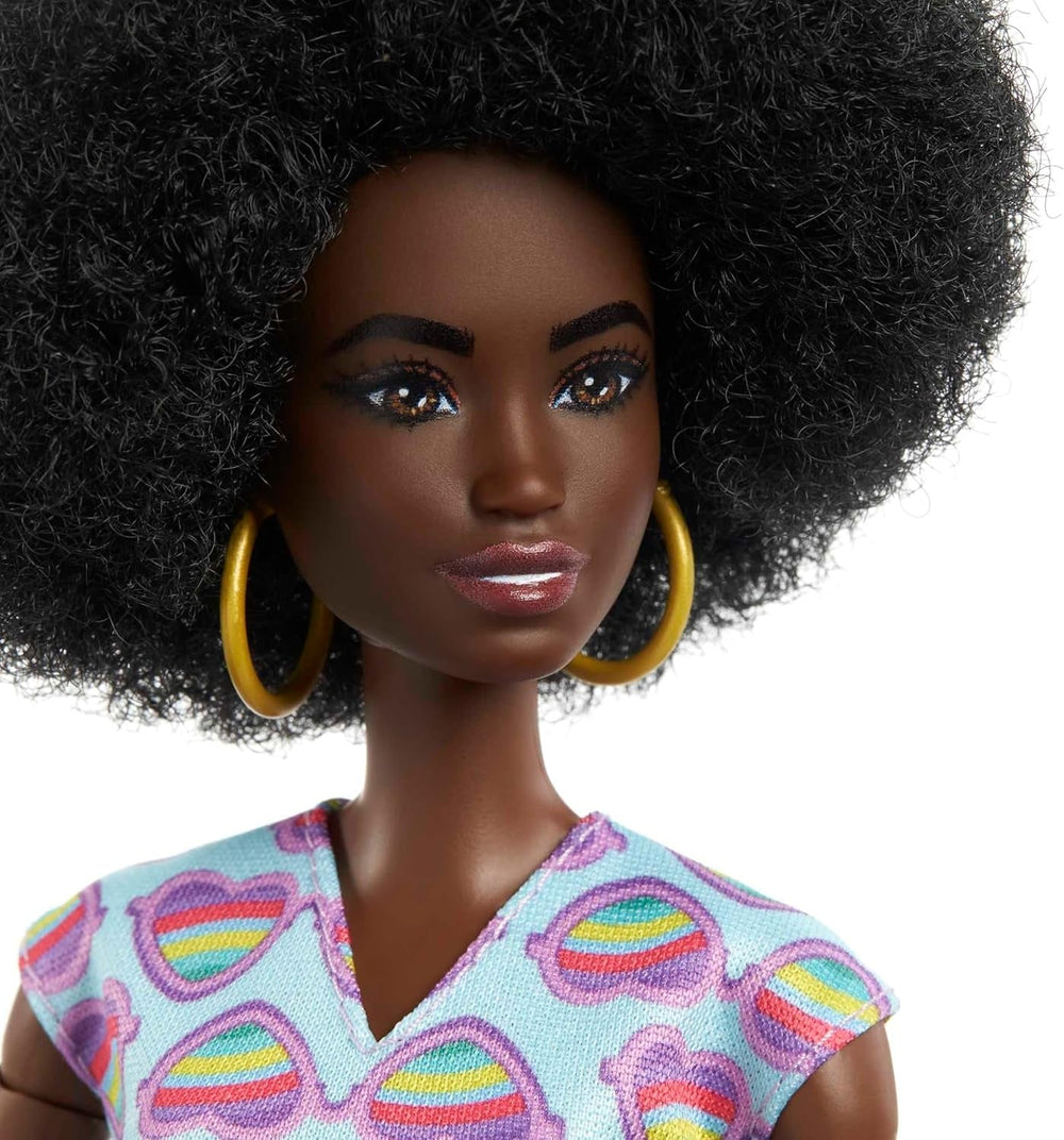 Barbie Fashionistas, mit schwarzen Haaren, im Rollstuhl mit farbigem Overall, Rollstuhl mit Rampe, inkl. Puppe, Geschenk für Kinder, Spielzeug ab 3 Jahre,HJT14