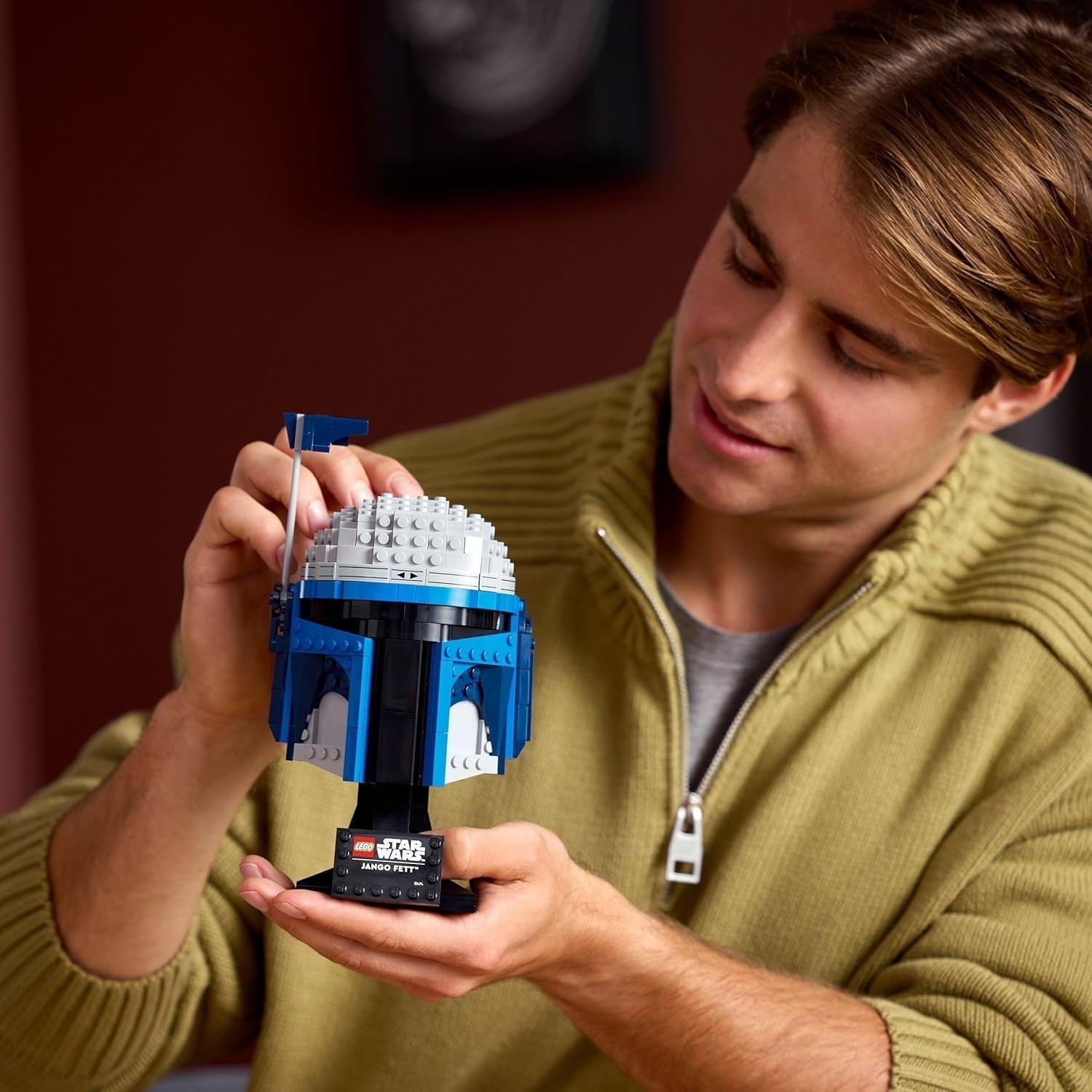 LEGO Star Wars 75408 Jango Fett-Helm – Mandalorianer-Bauset für Erwachsene – Modell mit Ständer, Namensschild und verstellbarer Antenne – Geschenk für Attack of the Clones-Fans. Bausets Besuchen Sie den LEGO-Store