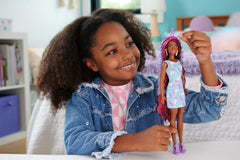 Barbie-Puppe, Fun & Fancy-Haar mit extralangem farbenfrohem schwarzem Haar und schimmerndem rosa Kleid, 10 Frisier- und Mode-Spielaccessoires, JDC86