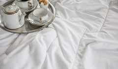 COLAS NORMAND Anti-Milben- und antibakterielle Steppdecke, leicht, 200 x 200 cm, langanhaltende Wirkung, perfekte Hygiene, Mikrofaser, weich und bequem, waschbar, französisch, weiß 53130248 Naty Shop Steppdecken und Quilts