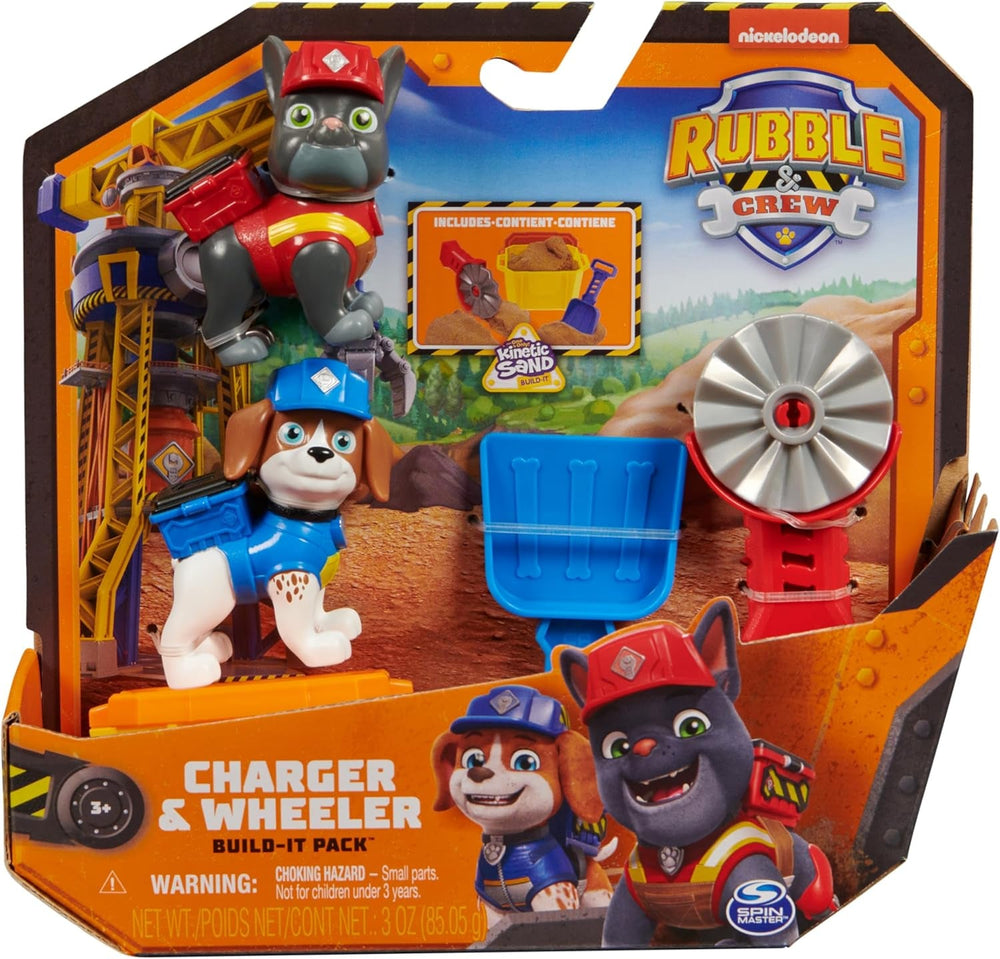 Rubble & Crew – Actionfiguren-Set mit Charger & Wheeler Hundefiguren, 2 Bauspielzeugen und 85g Kinetic Sand Build-it-Sand, Spielzeug geeignet für Kinder ab 3 Jahren
