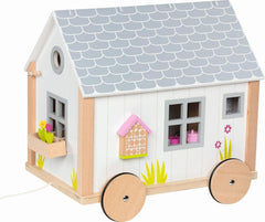 Goki 51477 - Casă mică Hygge din lemn și textile pentru păpuși mini, casă de păpuși mobilă în stil scandinav, 38Cm X 27Cm X 33Cm, set de 40, de la 3 ani Casute de papusi Naty Shop