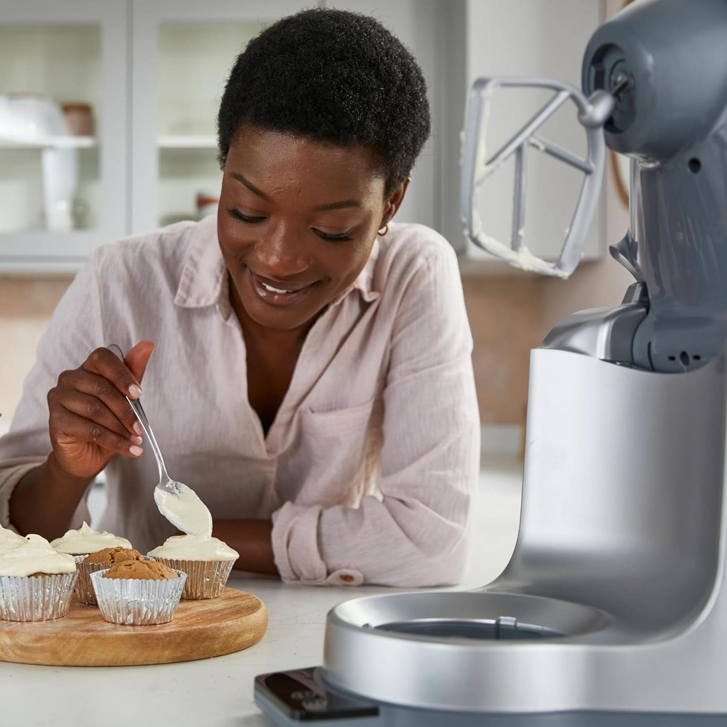 Kenwood Prospero+ KHC29A.R0SI Küchenmaschine, 4.3 L Edelstahlschüssel, Inkl. 10-teiliges Zubehör-Set mit Fleischwolf, Glas-Mixer, Zitruspresse, Entsafter und mehr, inkl. Easyweigh Waage, 1000W, Silber Mutter und Kind Naty Shop