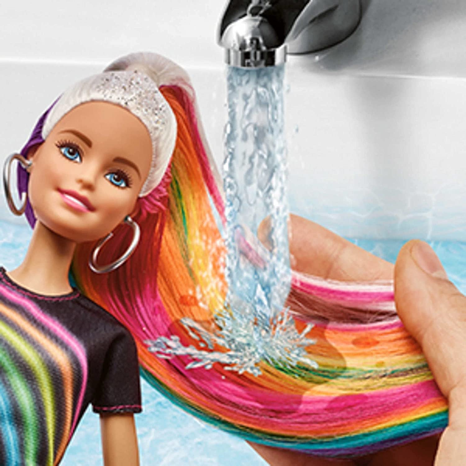 Barbie FXN96 - Rainbow Glitter Hair Doll cu păr blond lung, curcubeu ascuns de cinci culori, gel cu sclipici, perie de păr, accesoriu pentru coafat, cadou de jucărie pentru copii de la 5 ani în sus Papusi Naty Shop