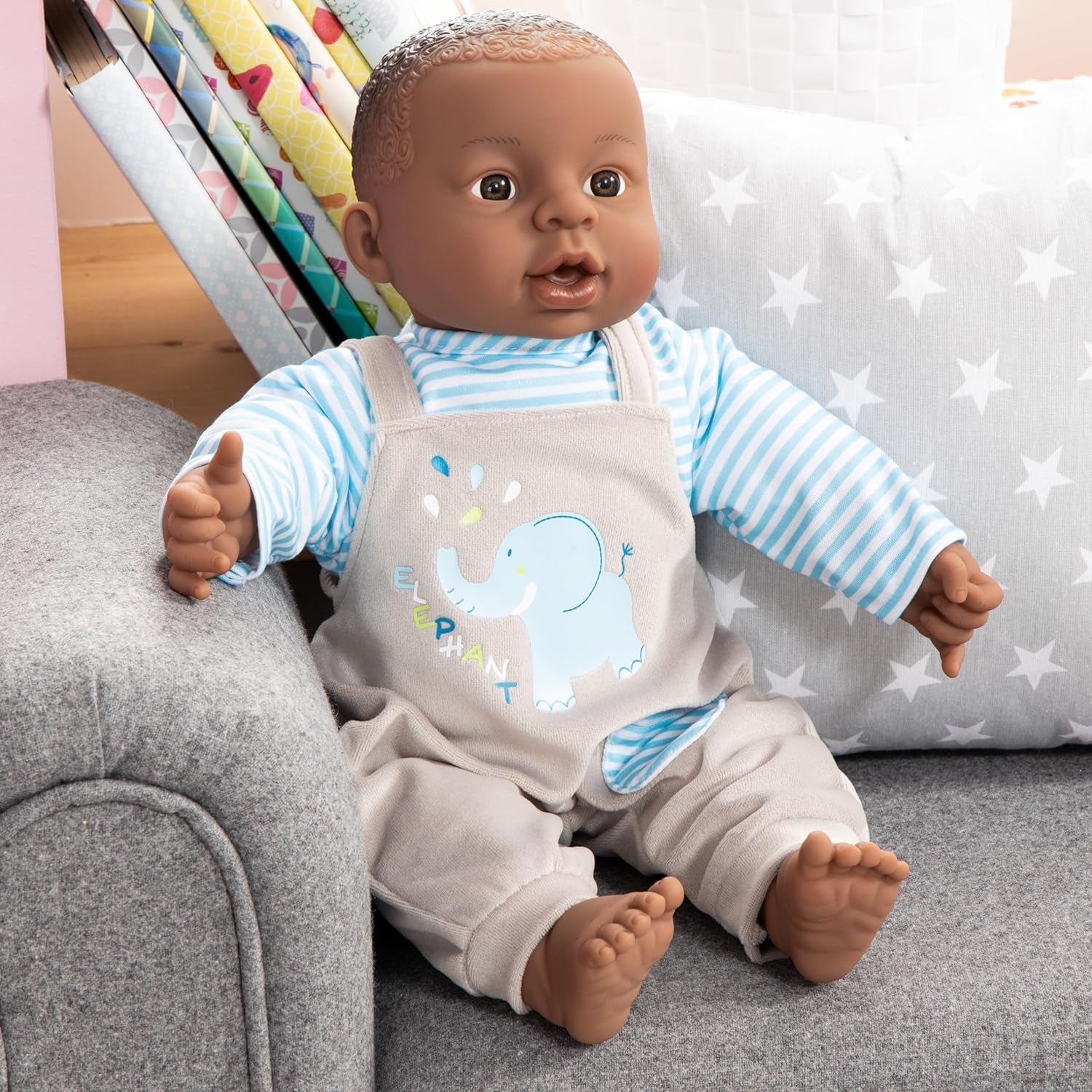 Bayer Design 94001AH Funktionspuppe, Babypuppe Interaktiv, Junge, sprechend, weicher Körper, 40 cm, dunkelhäutig, Blau
