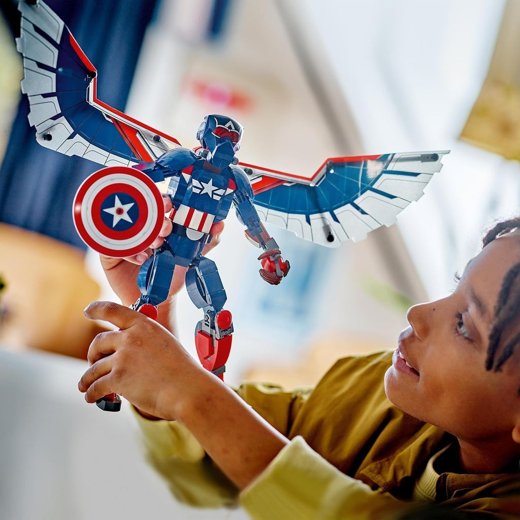 LEGO Marvel New Captain America Building Figure, jucărie cu supereroi pentru copii, model construibil și minifigurină, set de construit și jucat, cadou pentru băieți și fete de la 8 ani 76296 Seturi de constructie Besuche den LEGO-Store