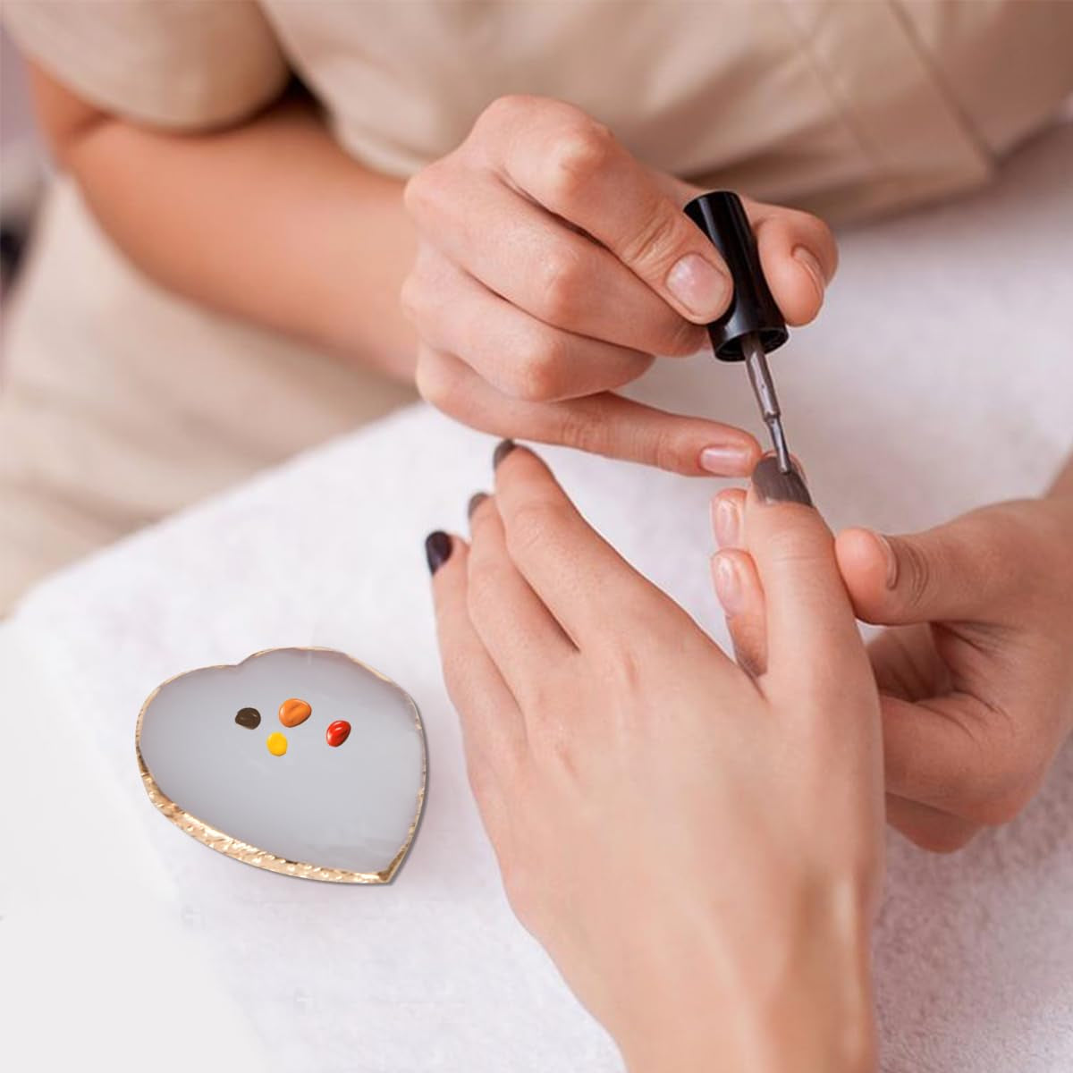 Harz Maniküre Paletten 2 Stück Nägel Zubehör Maniküre Gemalt Palette Nageldesign Nail Art Maniküre Werkzeug(Liebe)