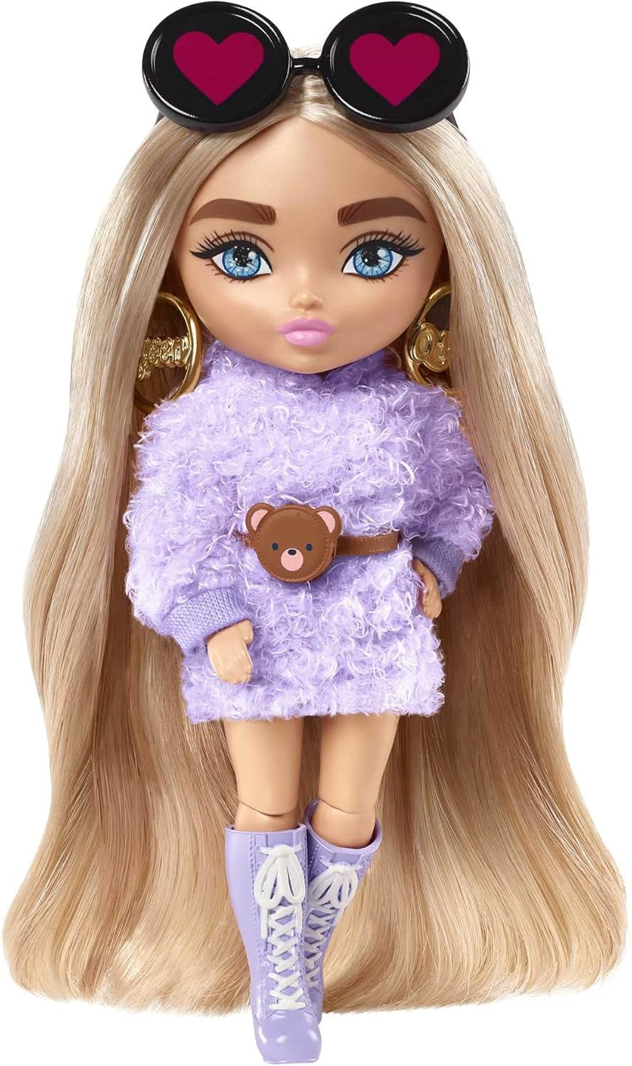 Barbie HGP65 - Extra Minis Puppe (ca 14 cm), trägt 2-teilige Mode mit Emoji-Druck, mit Puppenständer und Zubehör wie Sonnenbrille und Geldbörse, Puppen Spielzeug für Kinder ab 3 Jahren