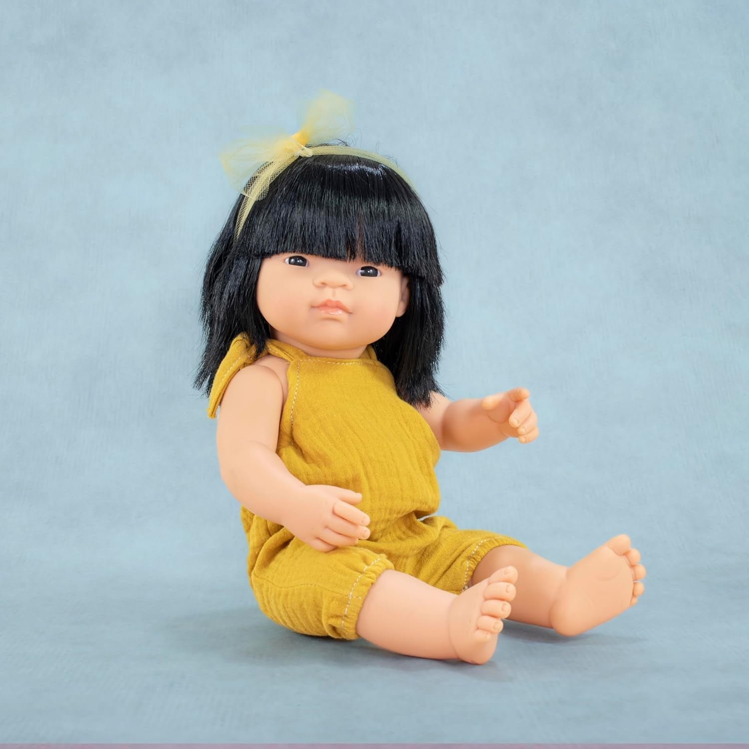 Păpușă Miniland, 38 cm, fată asiatică. Fabricată în Spania. Corectă din punct de vedere anatomic. Colecția My Friend & Me