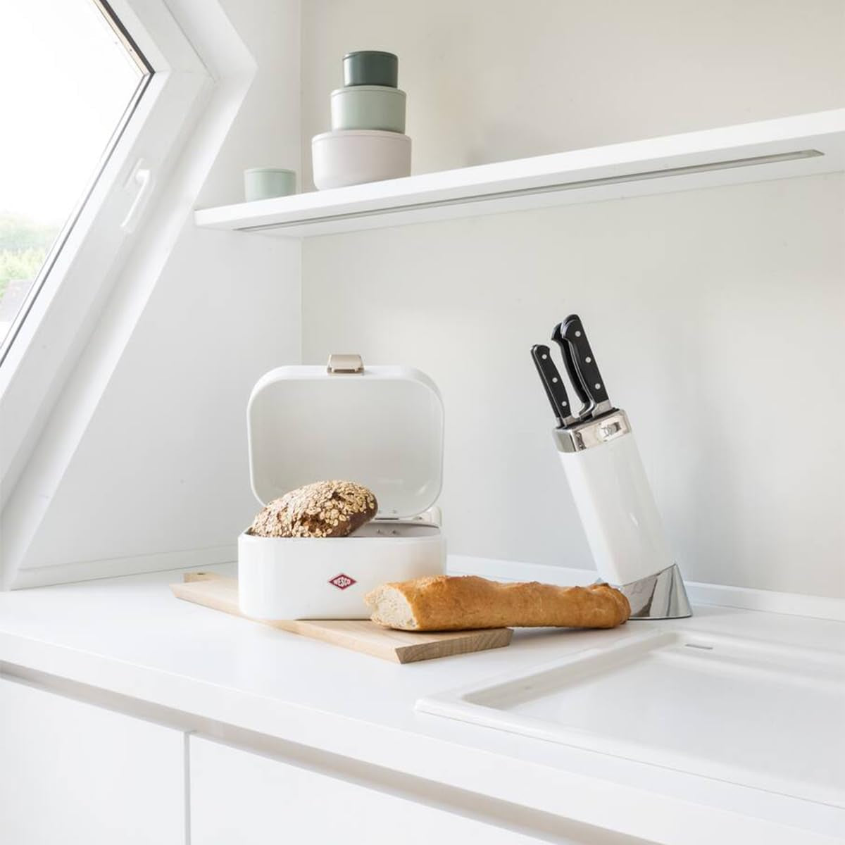 Coș de pâine WESCO Single Grandy în culoarea verde mentă, tablă de oțel acoperită cu pulbere, găuri de ventilație și mâner robust Cutii depozitare alimente Naty Shop