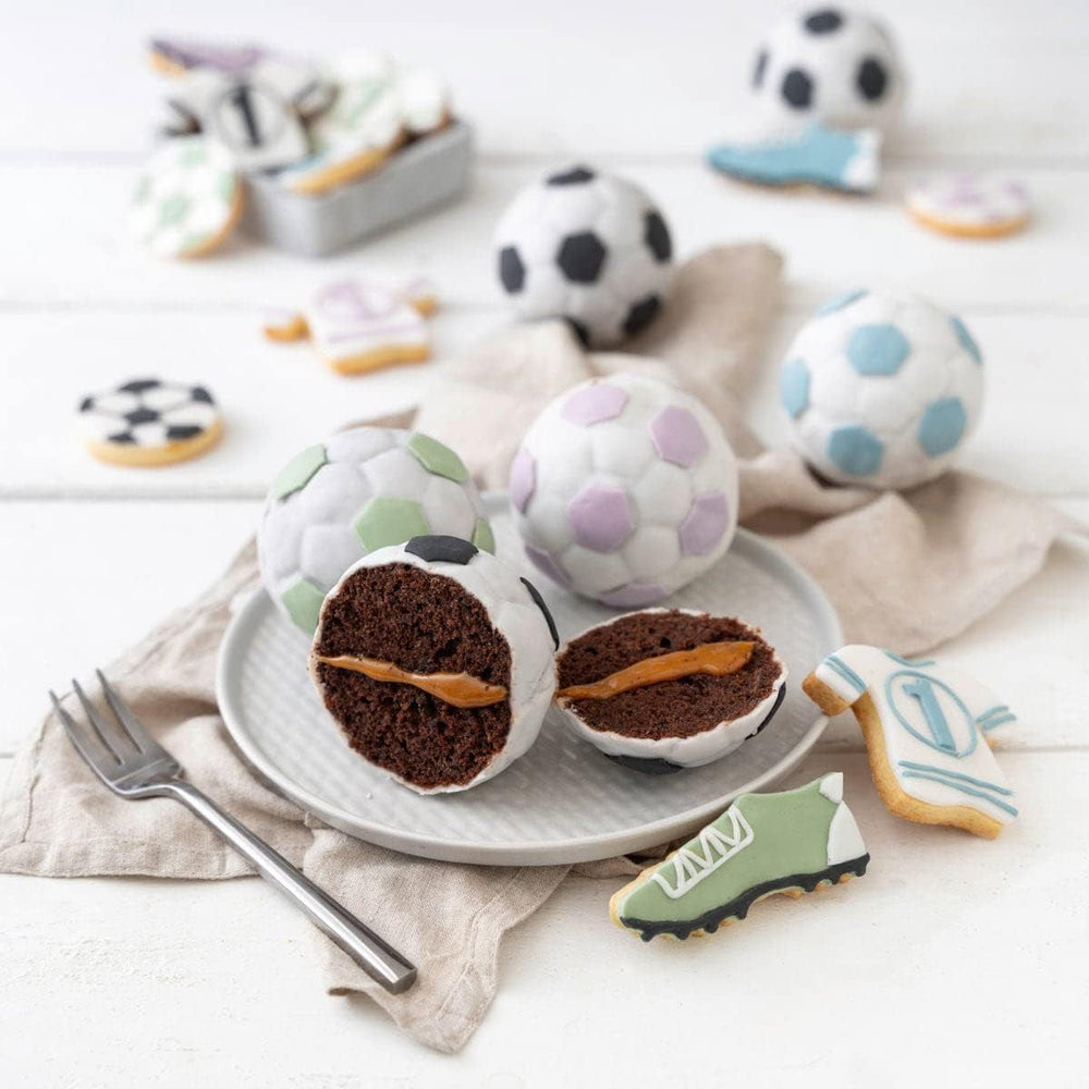 Zenker 12Er Muffinform – Muffinbackblech Für Muffins Und Cupcakes Aus Der Serie Soccer Baking– Hitzebeständiges 12Er Muffinblech Mit Antihaftbeschichtung, Schwarz Formen und Bleche zum Backen Naty Shop