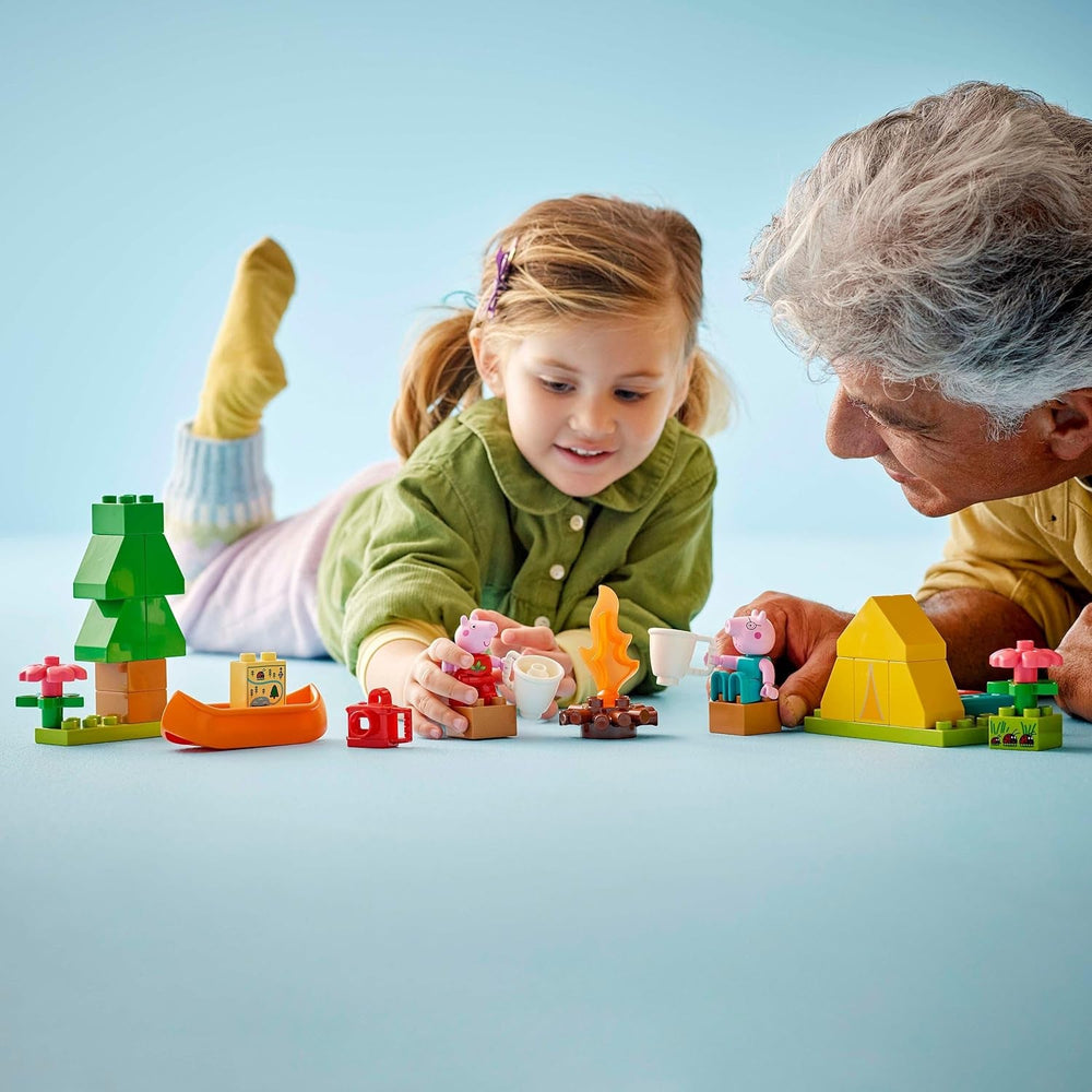 DUPLO Peppa Pig Campingausflug mit Papa Wutz – Montessori Spielzeug für Mädchen & Jungen ab 2 Jahren – inkl. Zelt, Kanu, Lagerfeuer und 2 Figuren – Fördert Motorik & Farberkennung – Geschenk - 10452