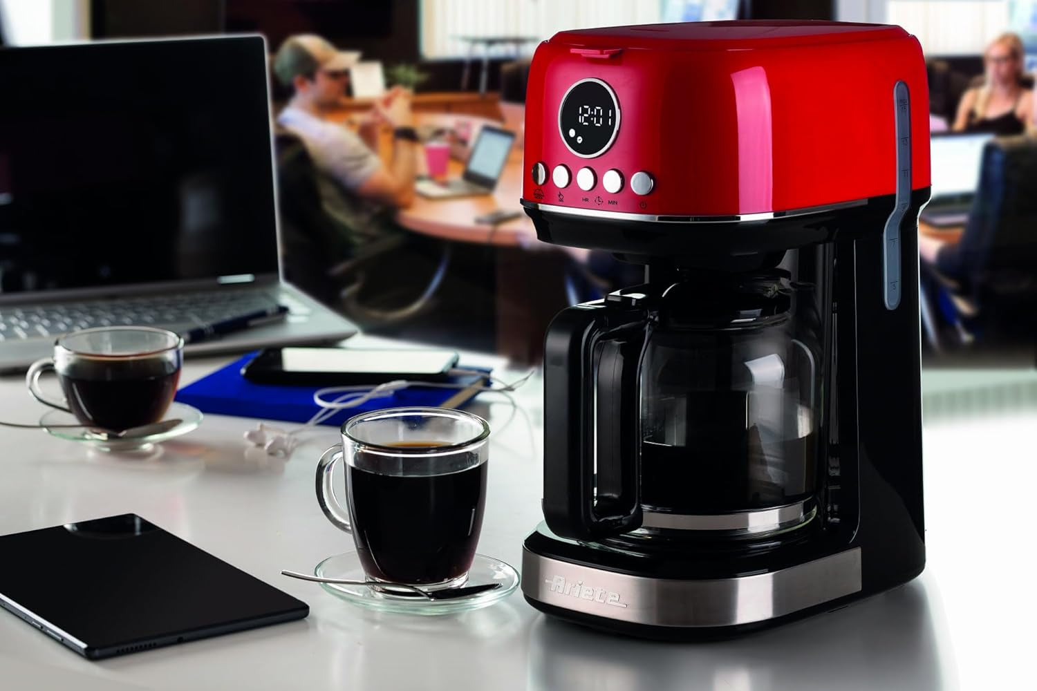 Ariete, Espressor cu filtru Moderna 1396 pentru prepararea cafelei americane, pentru până la 15 cești, carafă din sticlă, placă de încălzire, afișaj LCD, filtre detașabile și lavabile, alb