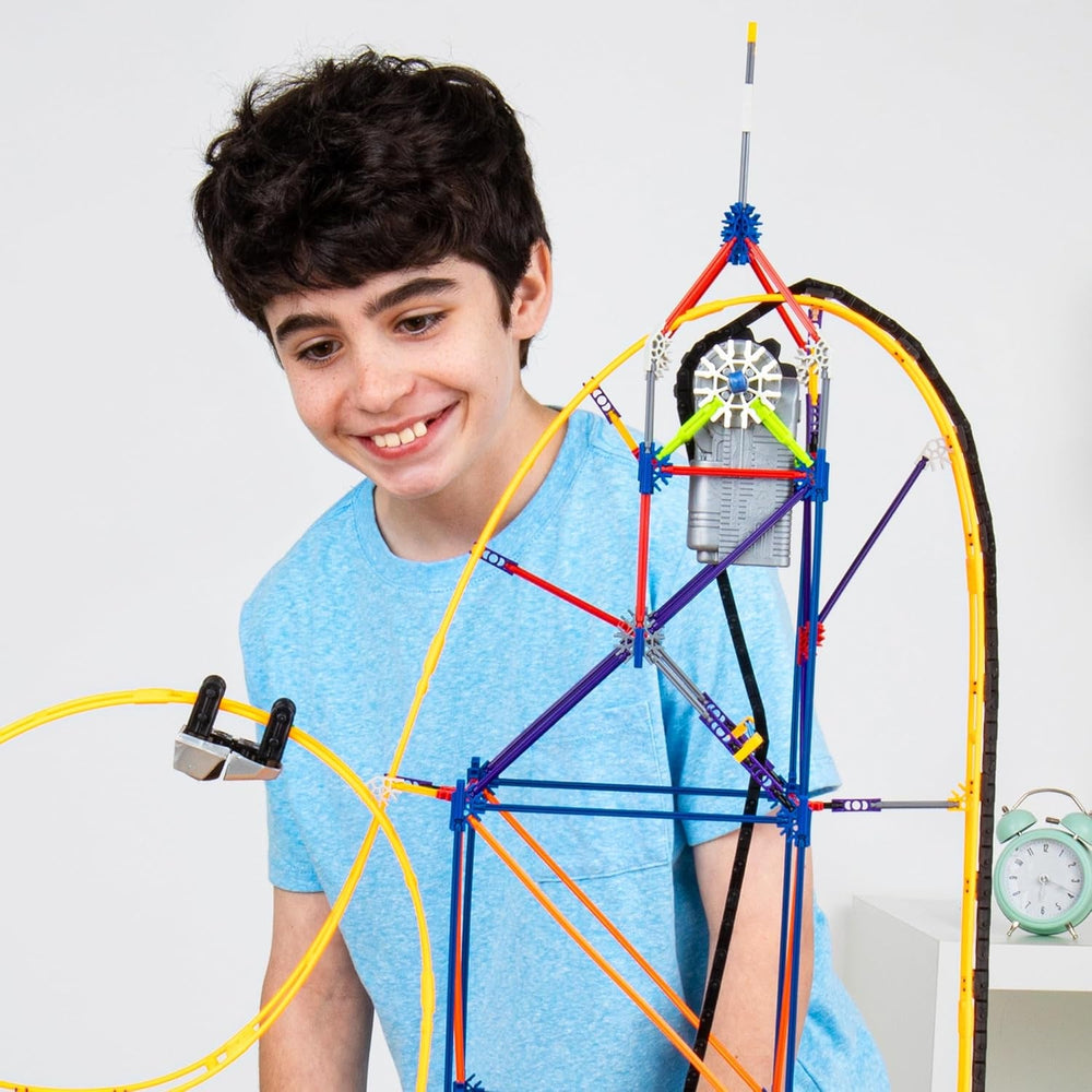 K'NEX 80216 Amazin' 8 Achterbahn-Baukasten, buntes Konstruktionsspielzeug für Jungen und Mädchen, Achterbahnspielzeug für Kinder, 448-teiliger Baukasten ab 7 Jahren
