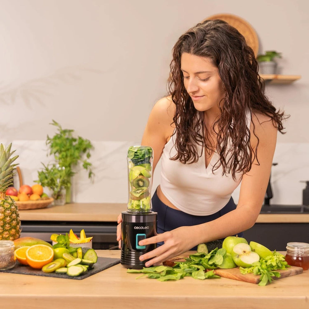 Cecotec Tragbarer Einzelstandmixer Power Titanium 300 Easygo. 350W, Zerkleinert Eis, 4 Klingen Mit Schwarzer Titanbeschichtung, Inklusive 2 Kühlröhren, 2 Tragbaren Bechern Und 2 Deckeln Mother and Child Naty Shop