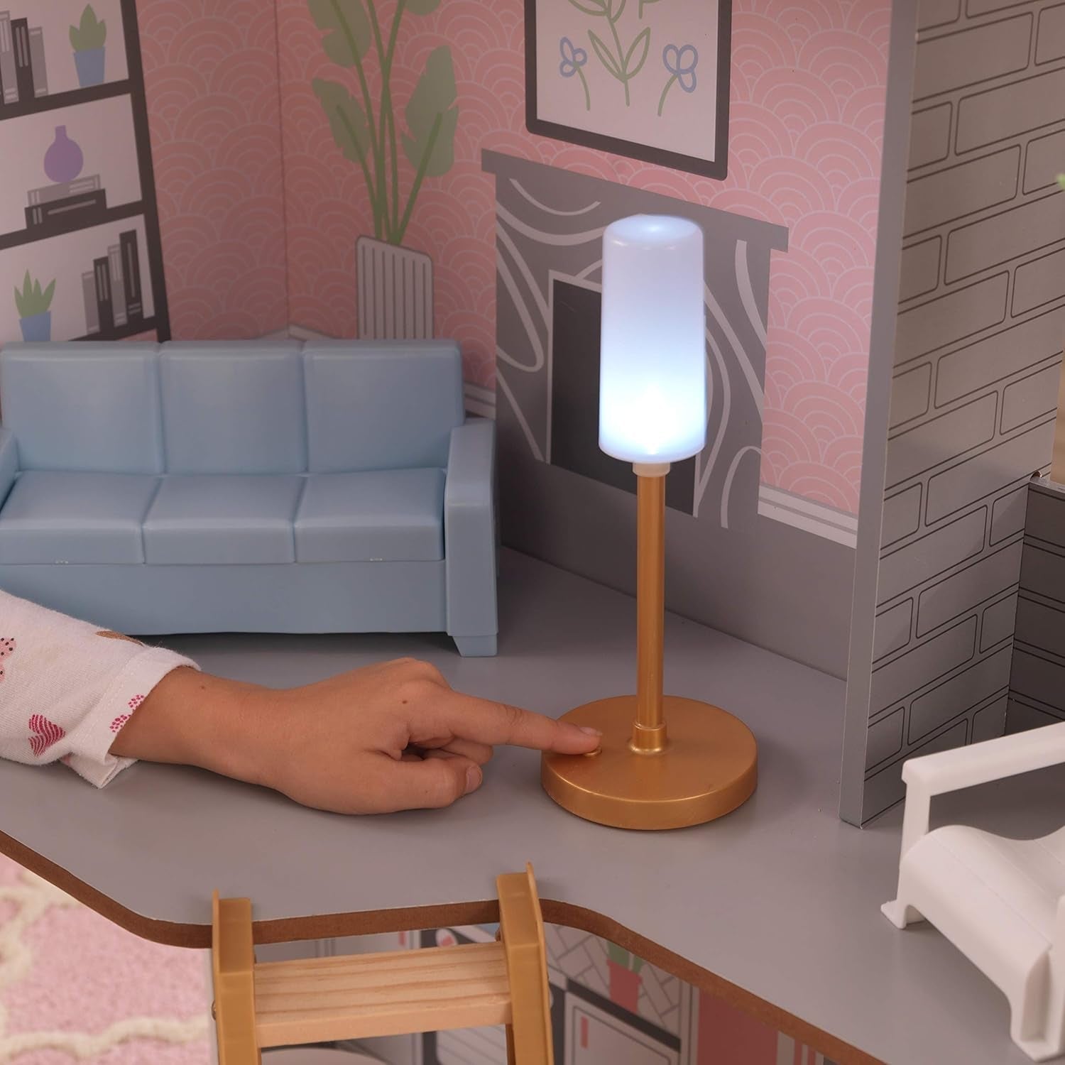 Kidkraft Alina Holzpuppenhaus mit Möbeln und Zubehör für 30-cm-Puppen, 3-stöckiges Spielset mit Hund und beweglicher Treppe, Spielzeug für 3-jährige Kinder, 10229 Naty Shop Puppenhäuser