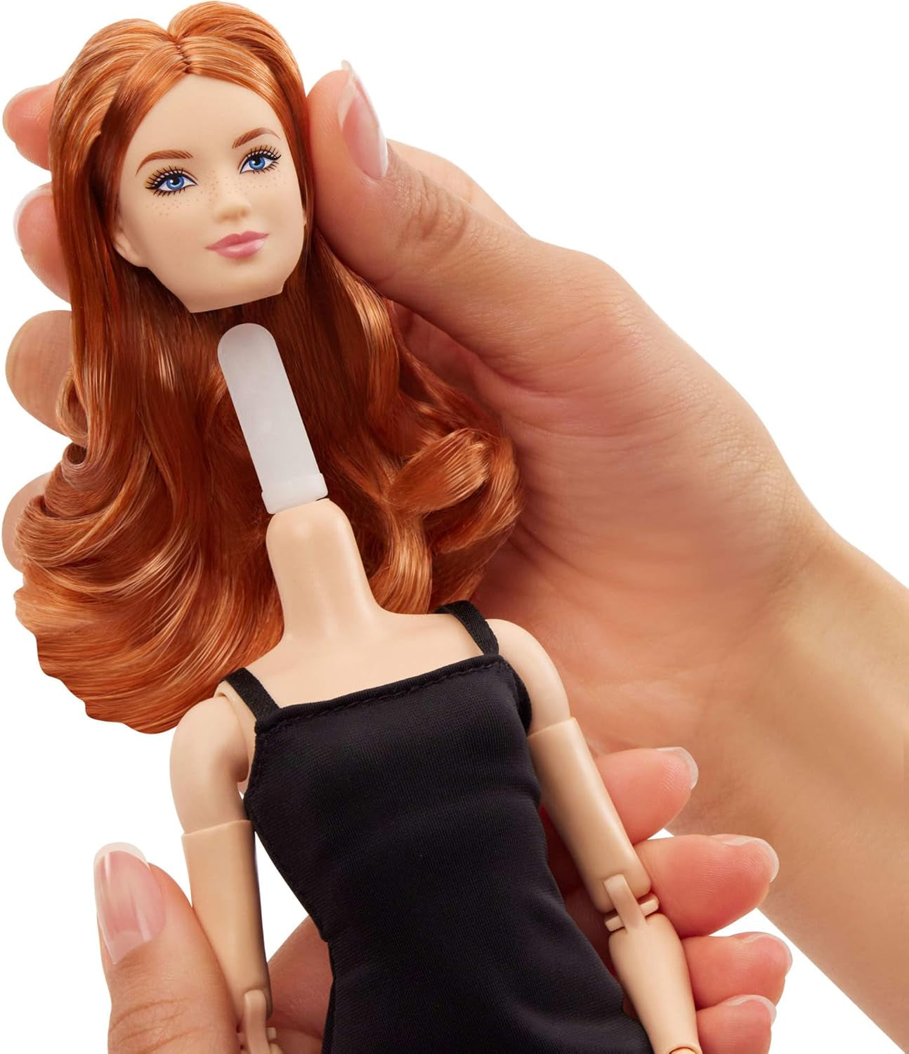 Barbie Basics-Modell 4, Sammlerpuppe mit roten Locken, schwarzem Minikleid und Stiefeln, Mode in universeller Passform, beweglichem zierlichen Körper und austauschbarem Kopf, JBH74