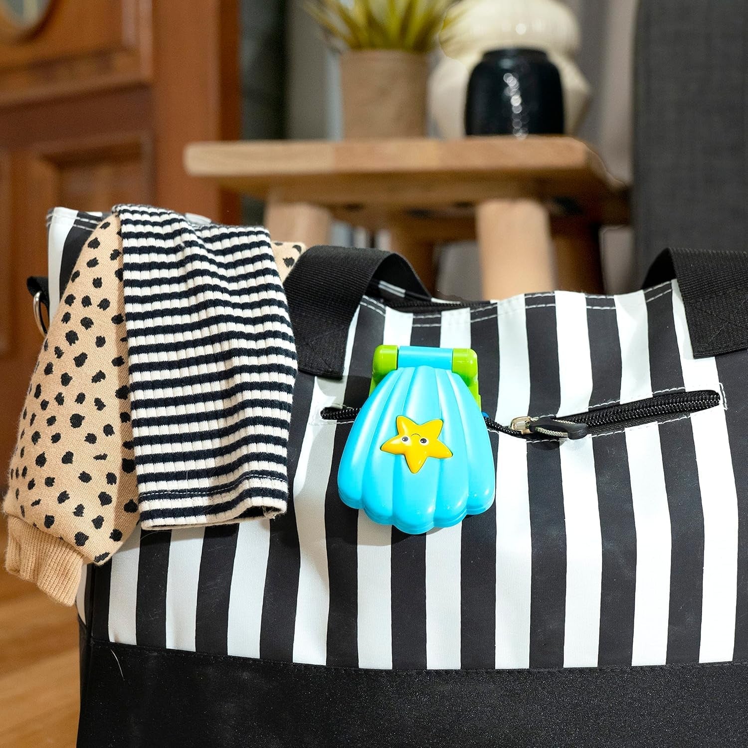 Baby Einstein, Ocean Explorers Shell Phone, sunete și lumini, 3 limbi - engleză, franceză, spaniolă, de la 6 luni Jucarii Bebe Naty Shop