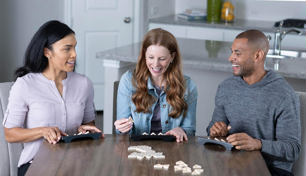 Goliath - Triominos Classic - Beliebtes Brettspiel für Jugendliche und Erwachsene ab 6 Jahren - Familienspaß und Partyspiel für 2-4 Spieler - Mit Taktiken und Strategien für Kinder und Erwachsene