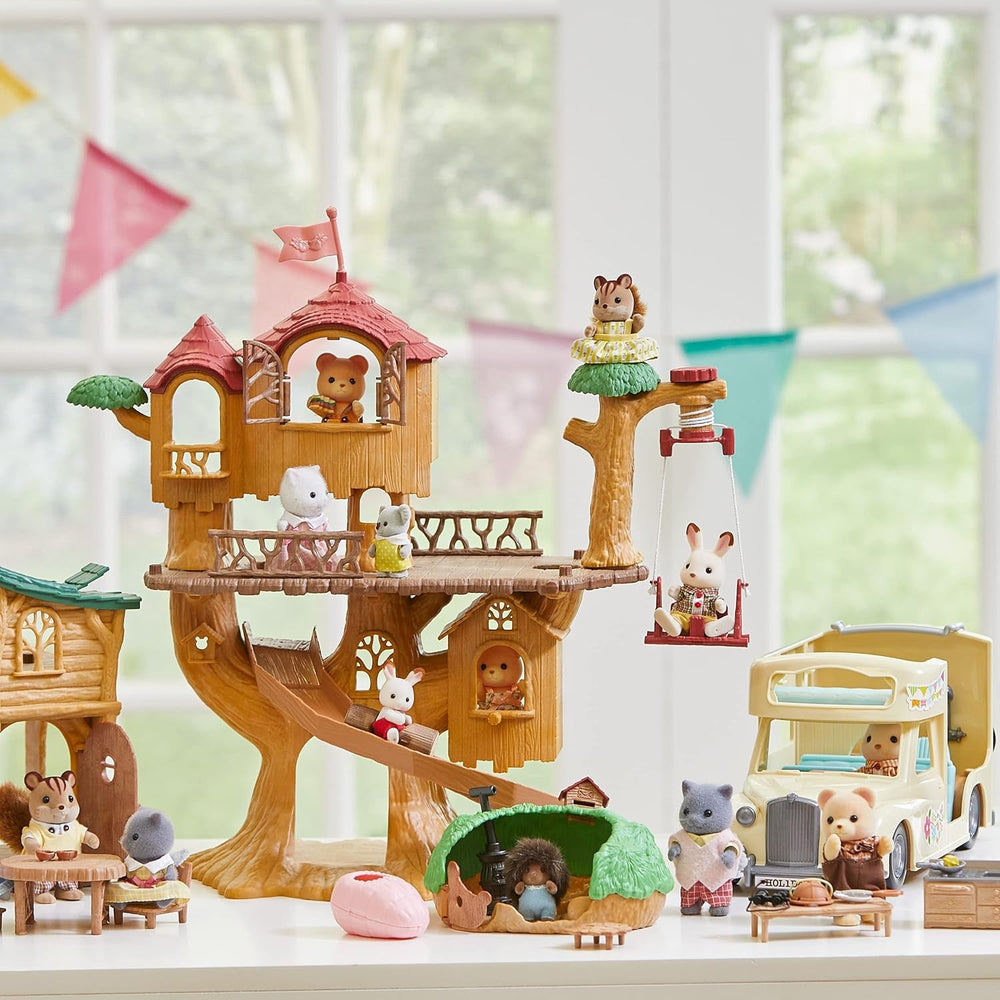 Sylvanian Families 5494 Căsuța în copac cu aventuri - Set de joacă pentru casă de păpuși