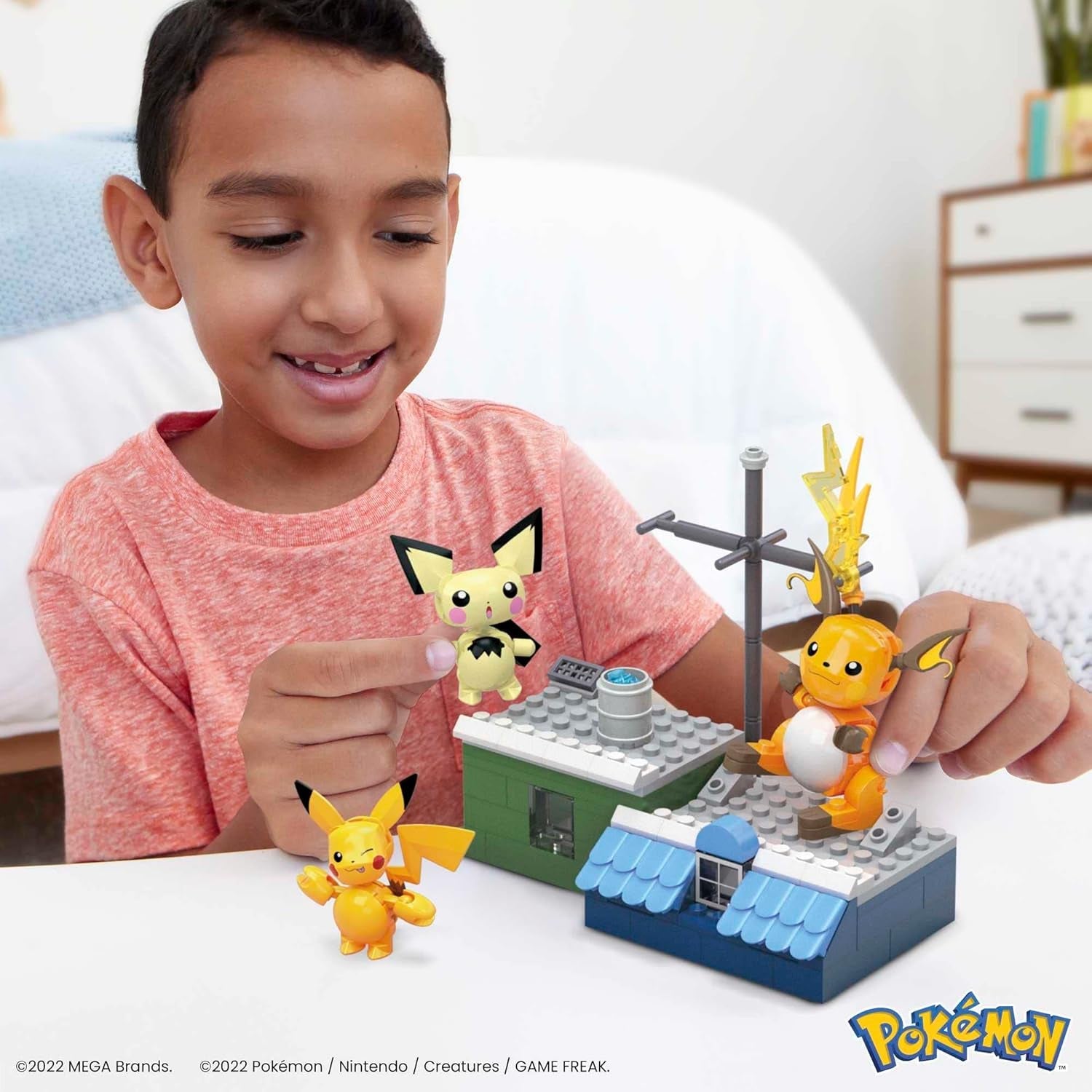 Mega Brands POKÉMON Pikachu - Evolutionsset mit Pichu, Pikachu und Raichu mit thematisch passender Umgebung und Battle-Effekt-Elementen, für Kinder ab 6 Jahren, HKT23