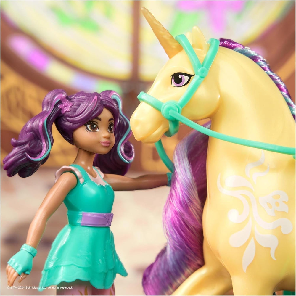 Unicorn Academy AVA und Unicorn Leaf Set – ca. 12 cm große Originalfiguren aus der beliebten Netflix-Serie. Mit zwei Accessoires und Haarbürsten. Für fantasievolles Rollenspiel, für Kinder ab 4 Jahren. Actionfiguren von Naty Shop