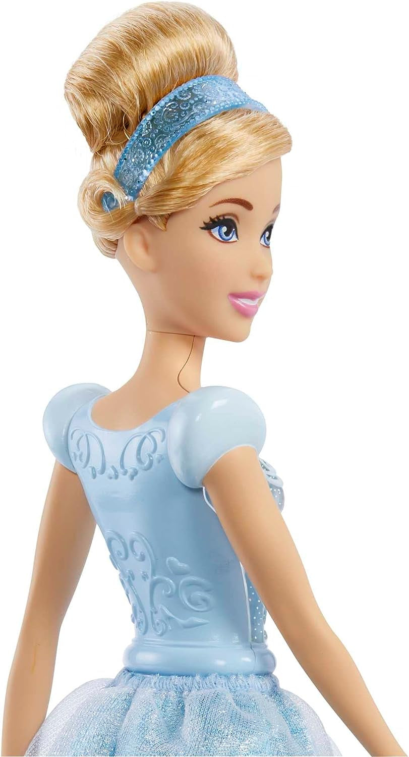 Mattel DISNEY Princess Cinderella - Păpușă mobilă cu costum strălucitor, pantofi și diademă detașabile, păr pieptănabil pentru distracție la coafor, pentru copii de la 3 ani în sus, HLW06 Papusi Naty Shop