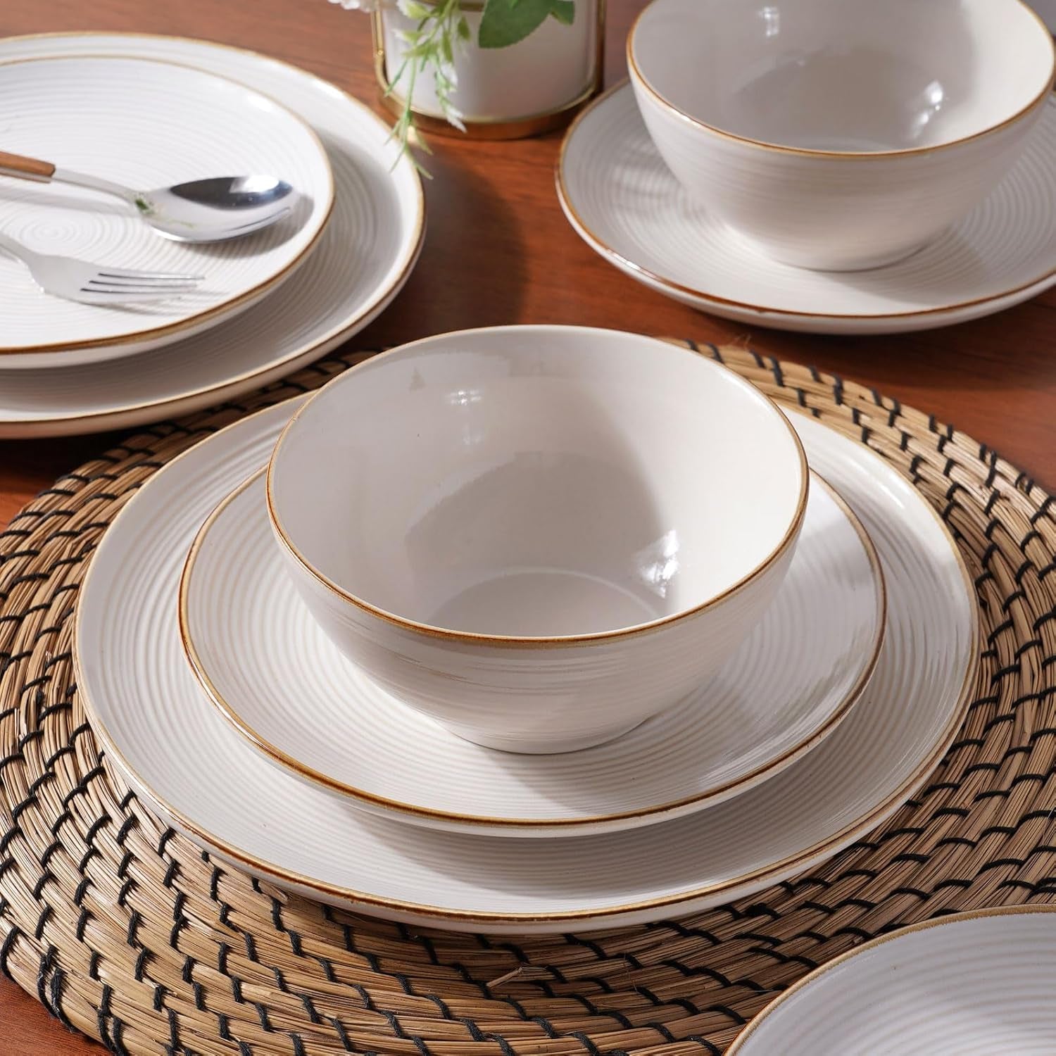 Set de veselă Tempus Series, Set de veselă pentru 6 persoane, Set de veselă din gresie, Set de farfurii cu 18 piese, Glazură reactivă, Potrivit pentru cuptorul cu microunde și mașina de spălat vase, Alb antic