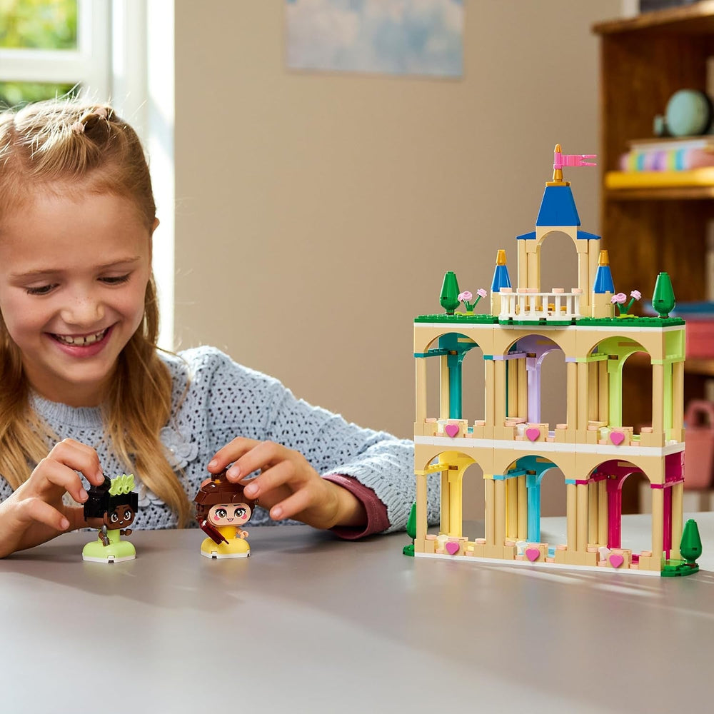 LEGO ǀ Disney Princess Die Mini-Prinzessinnen Belle und Tiana mit ihrem Schloss - Spielzeug mit 2 Minipuppen und Zubehör - DIY Deko - Geschenk für Mädchen ab 5 Jahren und Disney Fans - 43291