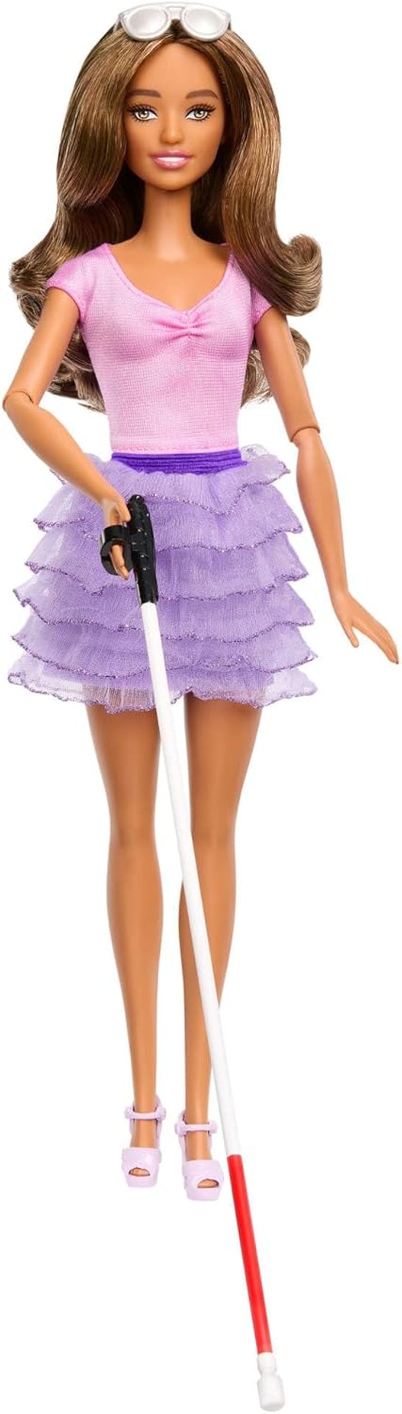 Barbie Fashionistas-Puppe Nr. 230 mit blondem Haar, rosa Metallic-Minikleid mit Herz-Aussparung, weißem Armband und High Heels, HYT88