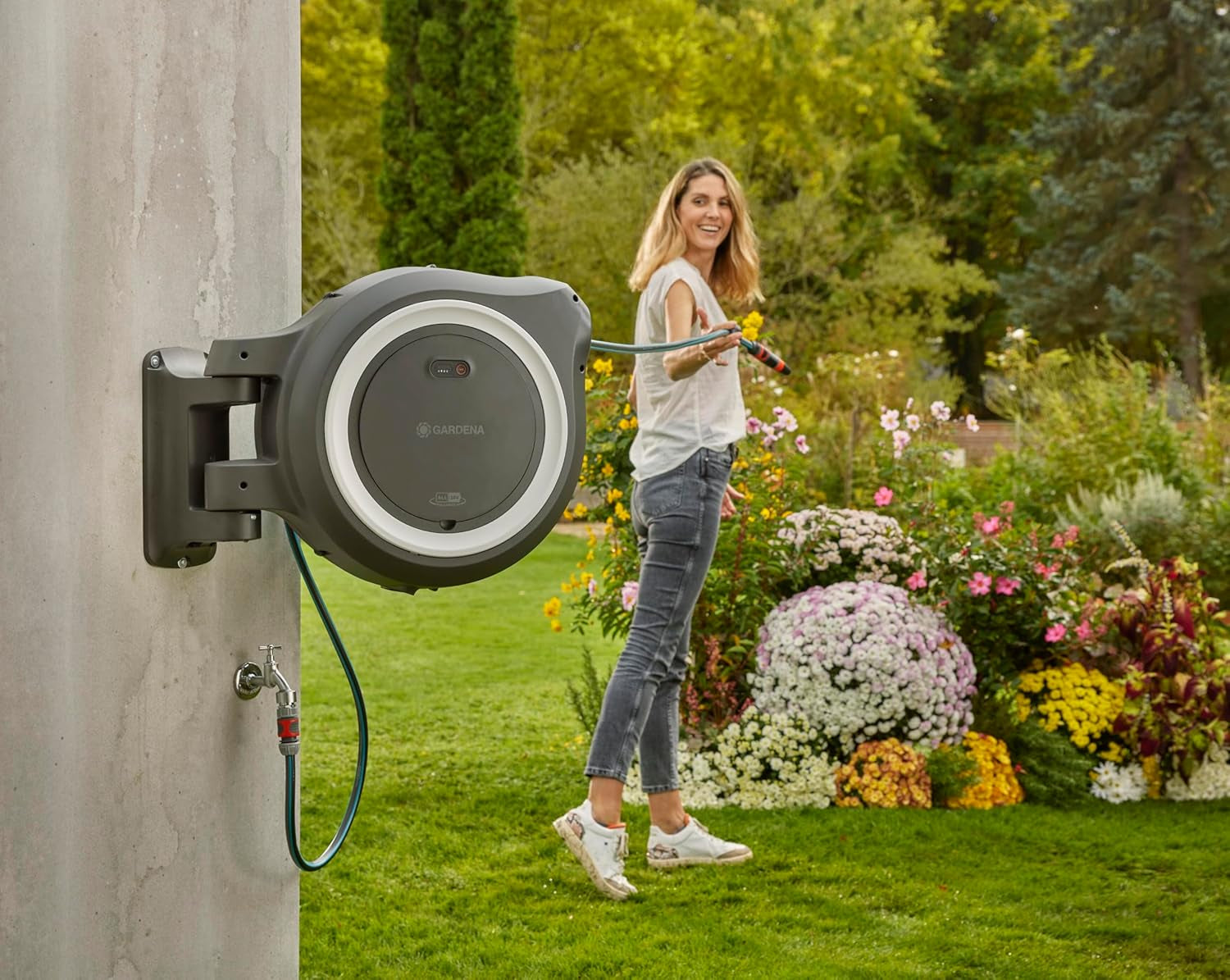 Cutie de furtun de perete fără fir Gardena PowerRoll XXL solo: Tambur automat pentru furtun cu furtun de grădină de 40 m, ghidaj pentru furtun și RollControl, alimentat cu baterii, rezistent la UV și îngheț (18647-55)