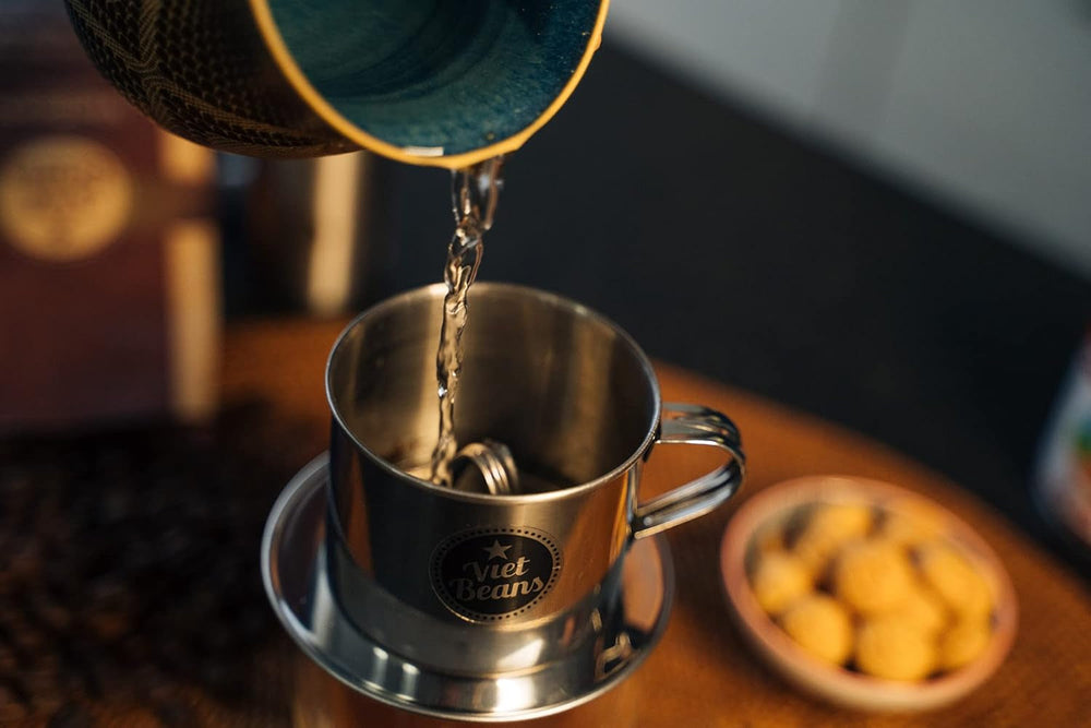 VietBeans 100% Arabica Gemahlener Röstkaffee - Kaffee säurearm gemahlen - Fruchtiger Hochlandkaffee mit Nebennote Karamell und Honig - Leicht bittere Süße - 250g