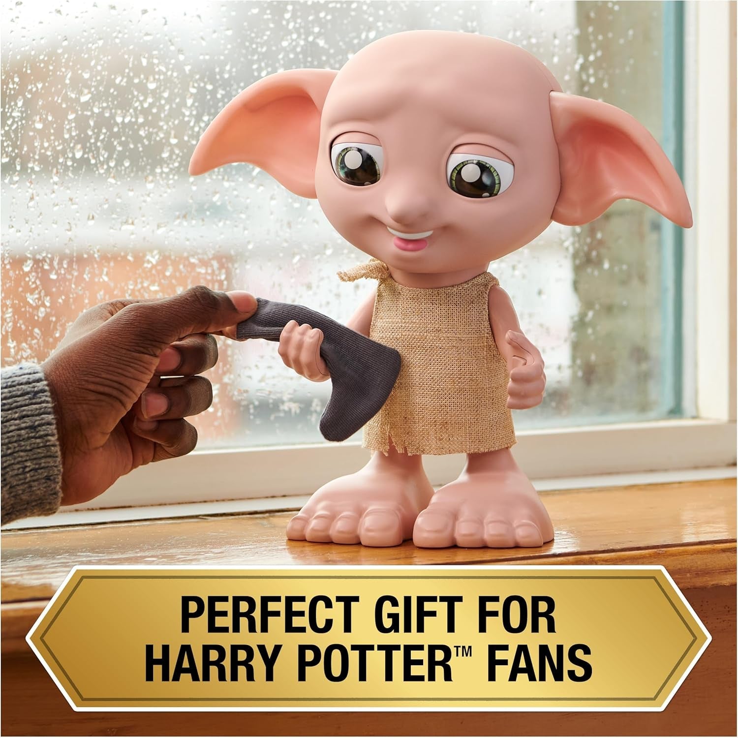 Spin Master 6067280 Wizarding World Harry Potter, interaktive Magical Dobby Elfenpuppe mit Socke, über 30 Geräusche und Sätze, 21,6cm, Spielzeug für Kinder, Black