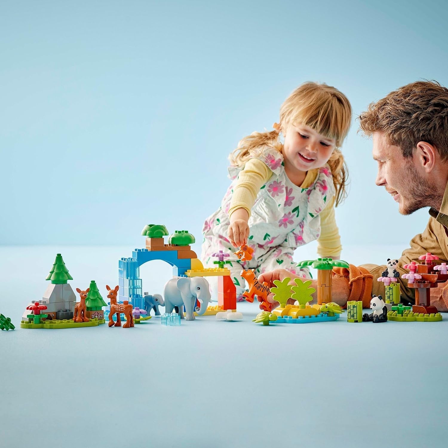 LEGO DUPLO Town Wildtier-Familien 3-in-1 Set - Lernspielzeug für Kleinkinder mit Tierfiguren - Montessori Spielzeug ab 2 Jahren mit Schildkröte, Tiger, Elefant, Hirsch & Panda Figuren - Geschenk 10446