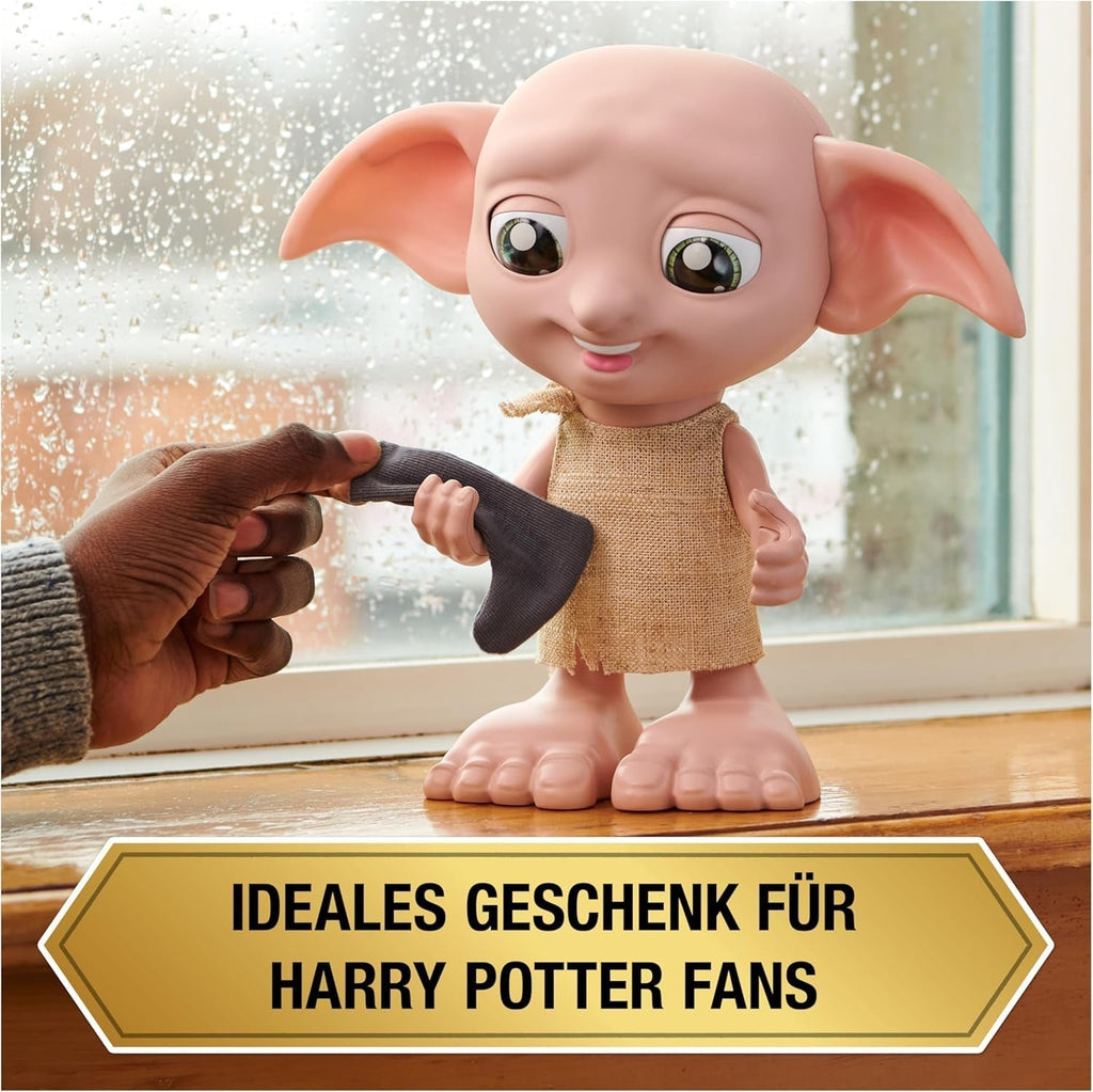 Wizarding World Harry Potter - Păpușa interactivă Dobby House Elf cu peste 30 de sunete, propoziții și mișcări, germană-italiană, jucărie pentru copii de la 6 ani, Fan Article Papusi Naty Shop