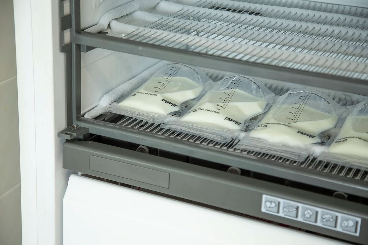 BF100 Pungă de depozitare pentru lapte matern - Pungă pentru lapte matern - capacitate 220 Ml - 100 bucăți - Transparent Accesorii Hrana si Alaptare Bebe Naty Shop