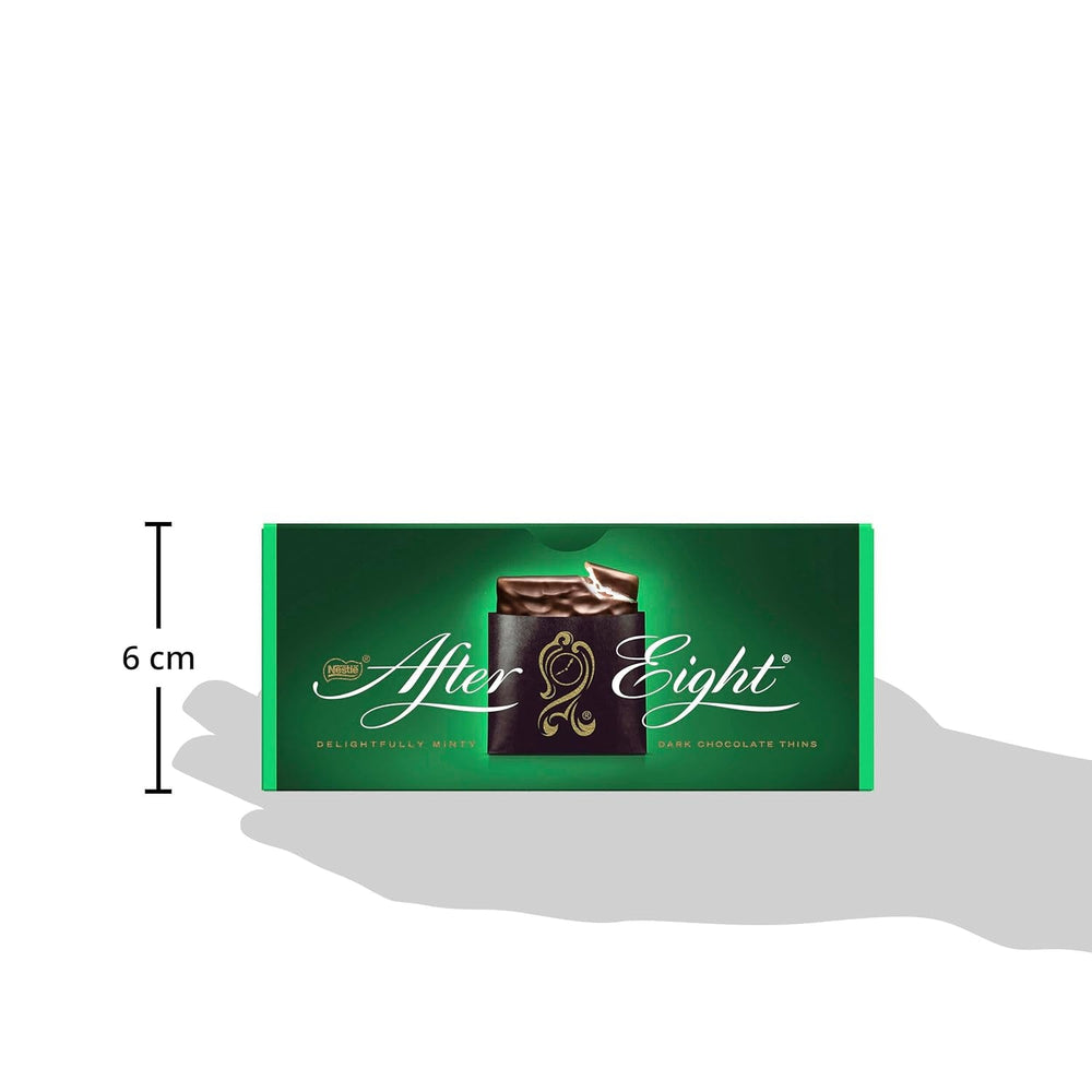 NESTLÉ after EIGHT, dünne dunkle Schokoladentafeln mit Minzcremefüllung. Schokoladenbonbons Naty Shop