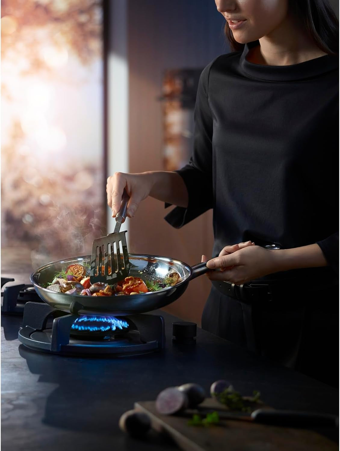 WMF Profi Resist tigaie inducție 24 cm, material cu acoperire multistrat, structură în formă de fagure de miere, mâner din oțel inoxidabil, rezistentă la cuptor Oale si Tigai Naty Shop