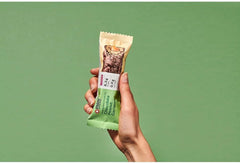 MaxiNutrition Baton proteic vegan cremos cu ciocolată, arahide și caramel 12x45g - baton proteic vegan, 18% proteine, 8,3g per baton, conținut scăzut de zahăr (0,9g), fără zahăr adăugat, fără arome artificiale