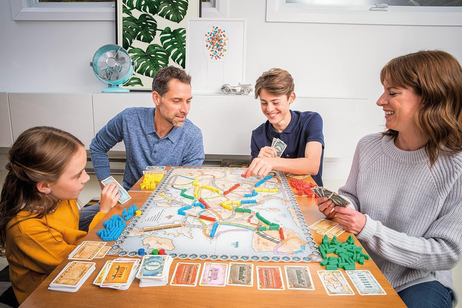 Asmodee, Ticket to Ride: Europa, Days of Wonder, Grundspiel, Familienspiel, Brettspiel, 2-5 Spieler, ab 8 Jahren, 30-60 Minuten, Deutsch