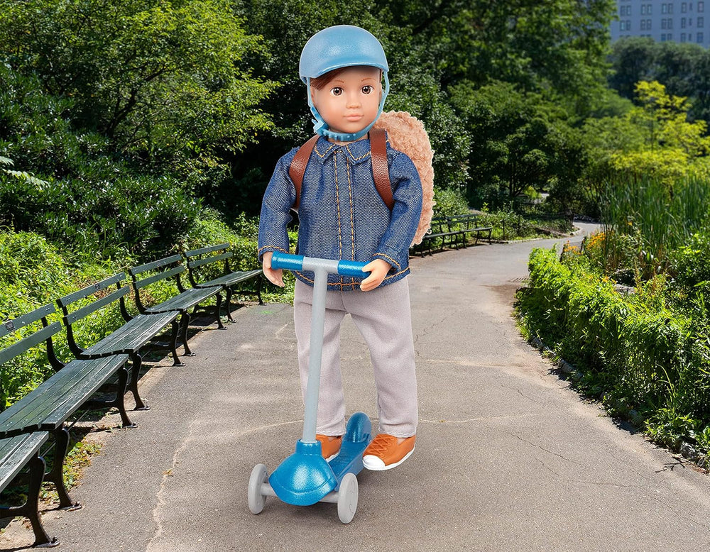 Lori - Thomas' Rollerset - Mini Junge Puppe & Roller Spielset - 15 cm große Puppe mit Fahrzeug und Zubehör - Kleidung, Helm, Ball, Rucksack - Spielzeug für Kinder - 3 Jahre +