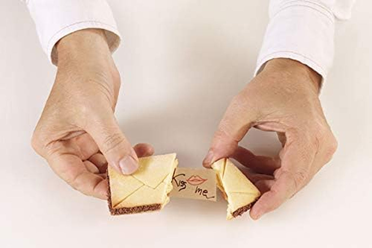Silikomart | Kit Surprise, Forme de Biscuiți Plic + 80 Foi de Hârtie, Galben, Dimensiuni 75 x 50 mm, Fabricat în Italia