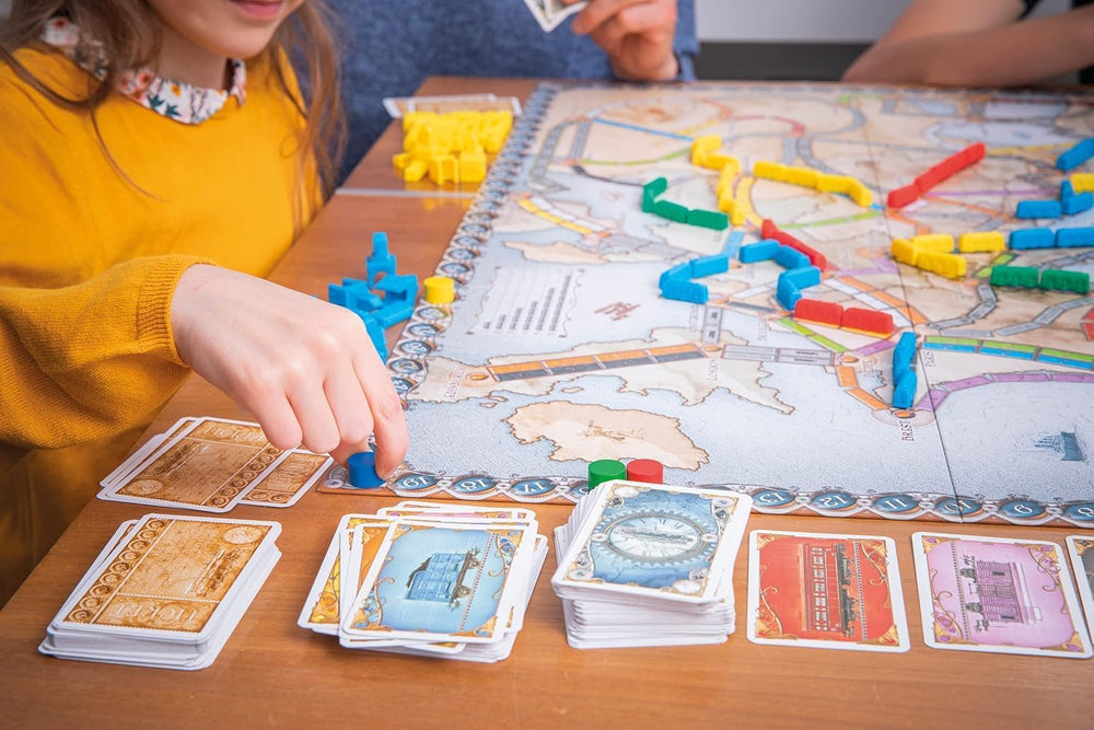 Asmodee, Ticket to Ride: Europa, Days of Wonder, Grundspiel, Familienspiel, Brettspiel, 2-5 Spieler, ab 8 Jahren, 30-60 Minuten, Deutsch