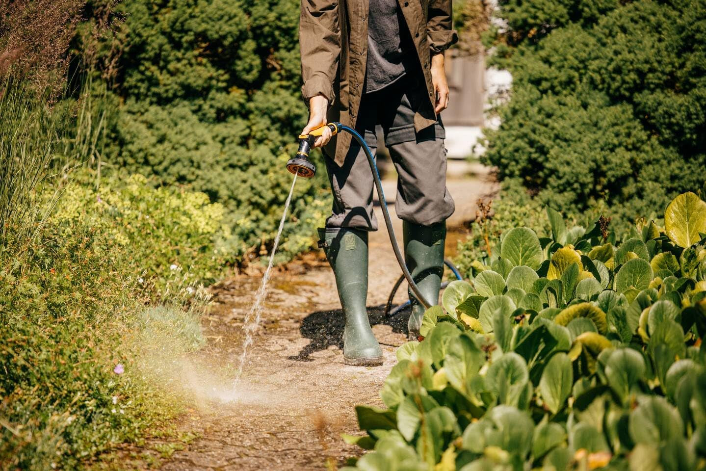 Furtun de grădină Fiskars S, seria X, furtun de apă pentru udare manuală, 13 mm (1/2"), lungime: 15 m, racord universal, protecție UV, protecție la îngheț, rezistent la răsucire, albastru, 1076044