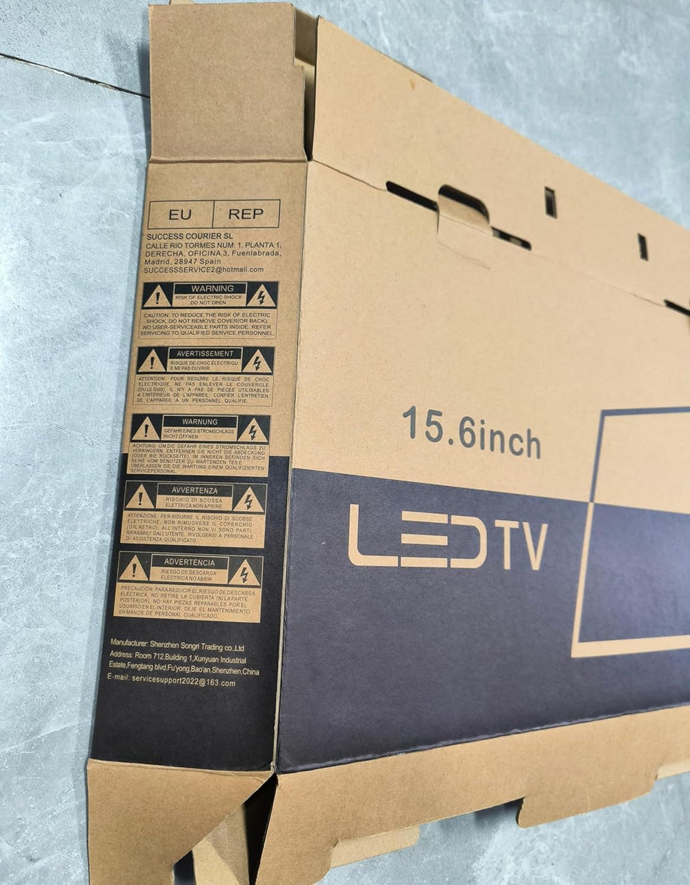 Televizor digital Freeview de 16 inci, tuner DVB-T2, intrare AV, HDMI/VGA, port USB, alimentare de la mașină (12 volți) sau de la rețea, telecomandă